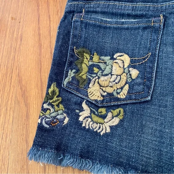 Ralph Lauren Cotton Denim Shorts with Floral Embroidery - Picture 8 of 10